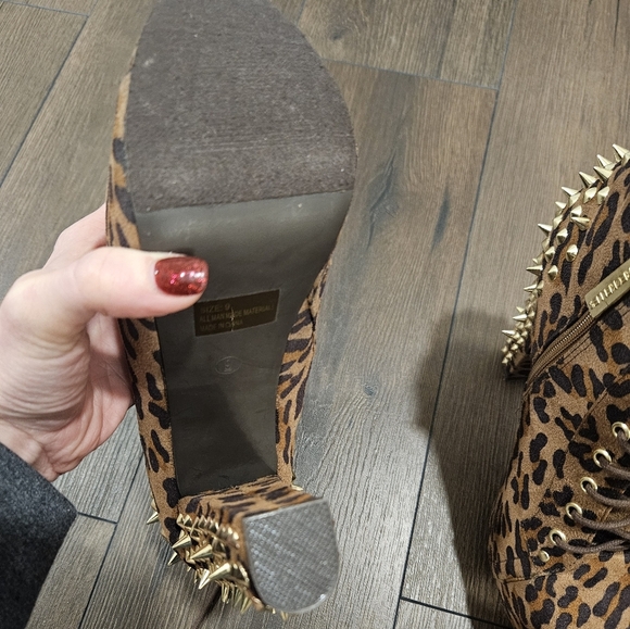 NEW Breckelles Leopard Spiked Platform Booties - Size 9 - Picture 10 of 15